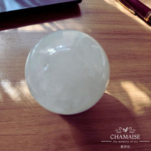 Load image into Gallery viewer, 【送底座】 天然白水晶球 | 天然礦石打磨 | 風水小物 | 家居風水 | 辦公室擺件 | 家具裝飾擺件 | 淨化避邪擋煞