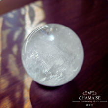 Load image into Gallery viewer, 【送底座】 天然白水晶球 | 天然礦石打磨 | 風水小物 | 家居風水 | 辦公室擺件 | 家具裝飾擺件 | 淨化避邪擋煞